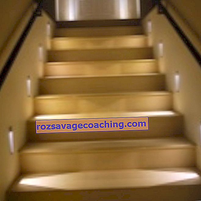 Seyahat kürek mümkün  Merdiven aydınlatması (60 fotoğraf): Duvara gömülü LED merdiven lambaları,  evdeki basamaklar için seçenekler