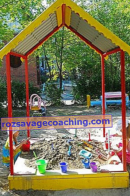 How to equip a playground using improvised means?
