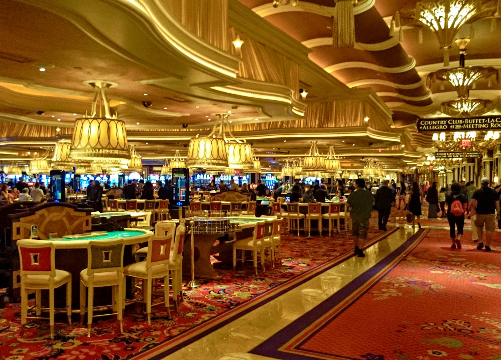 Vegas grand66 com. Лас Вегас казино. Казино Винн Лас Вегас. Караванная 10 казино Вегас. Лас Вегас казино фото.