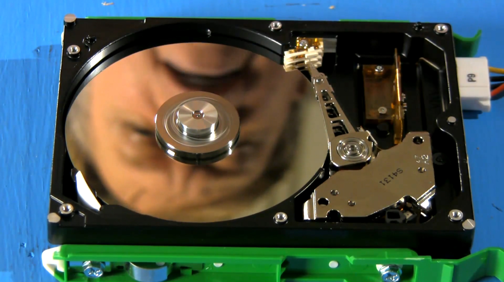 Xp hdd. Teardown диск. Smallest HDD. X560mhdd. Как тестируют жесткие диски.